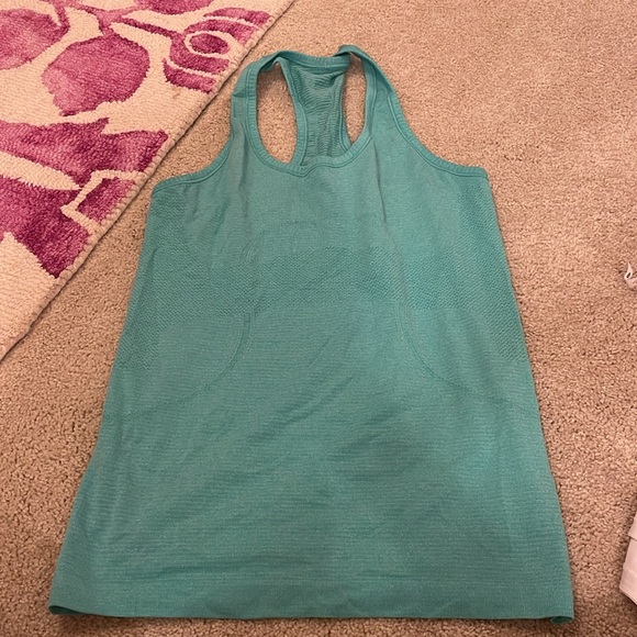 bundle of 3 lululemon tank tops - Picture 4 of 5